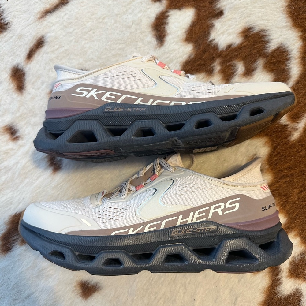 Skechers Glide-Step Slip In Sneakers